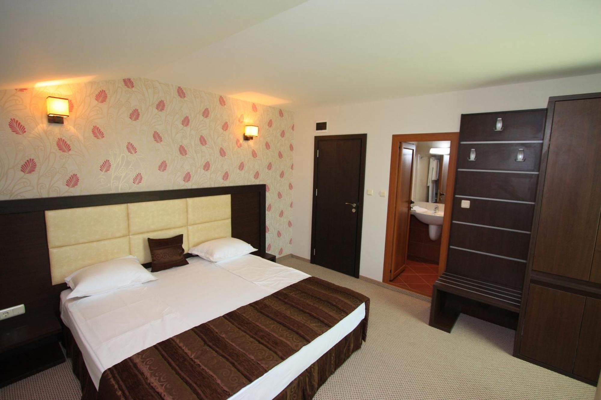 Siena House Hotel Sozopol Bagian luar foto