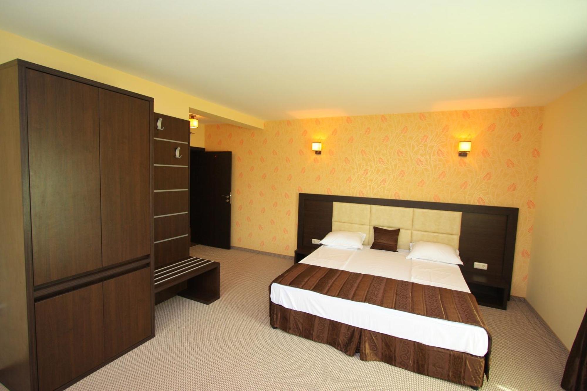 Siena House Hotel Sozopol Bagian luar foto