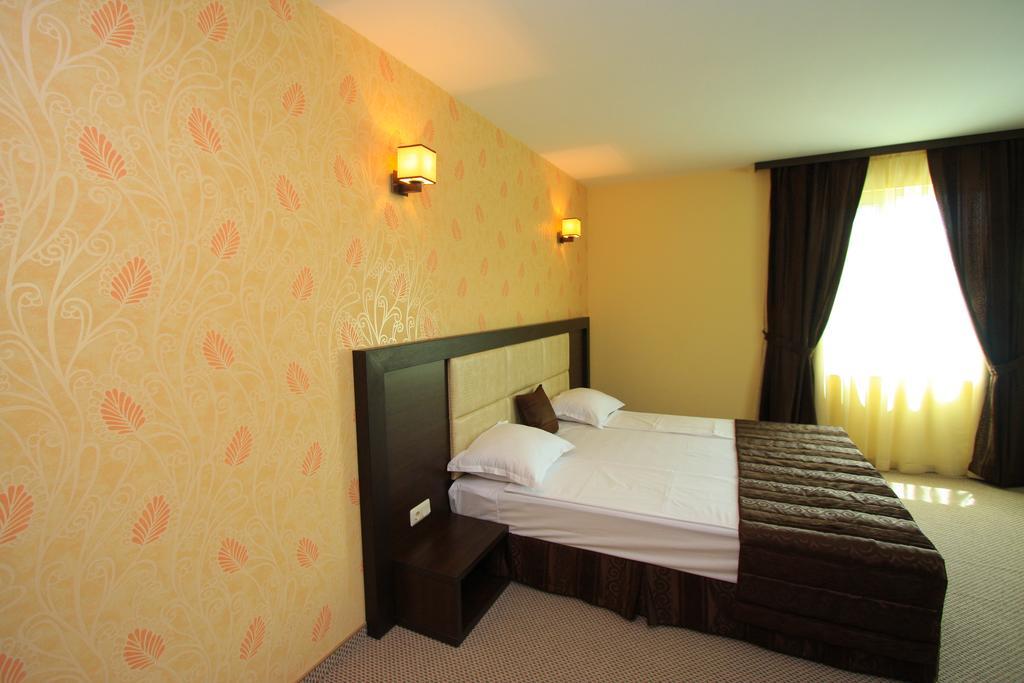 Siena House Hotel Sozopol Bagian luar foto