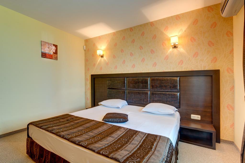 Siena House Hotel Sozopol Bagian luar foto
