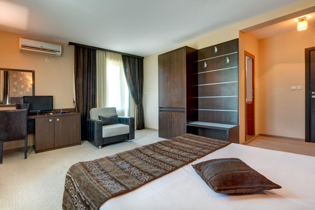 Siena House Hotel Sozopol Bagian luar foto