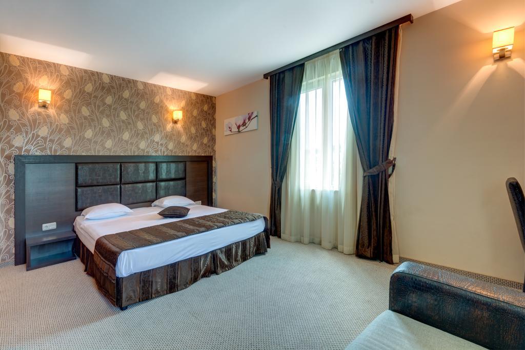 Siena House Hotel Sozopol Bagian luar foto
